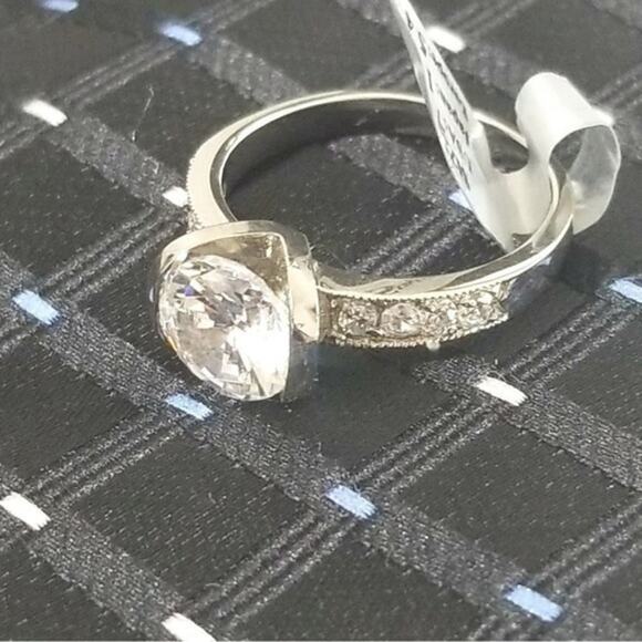 New‎ stainless steel ring with CZs size 7 - Picture 1 of 7